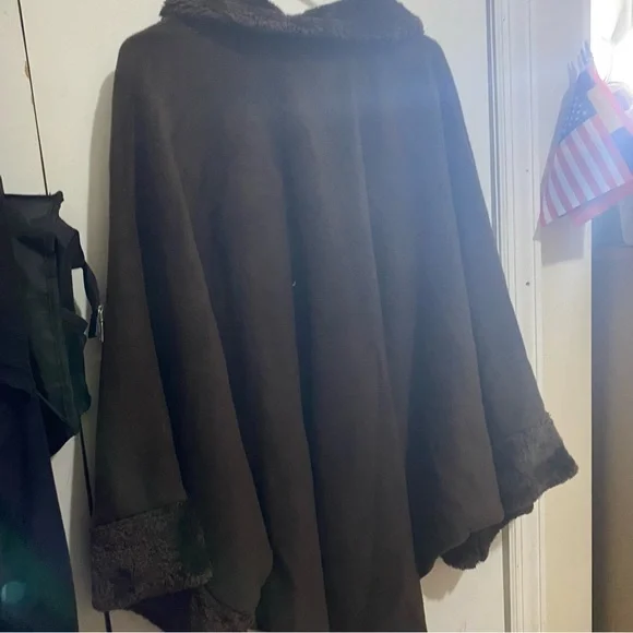 Chic Brown Women's Cape - Picture 6 of 6